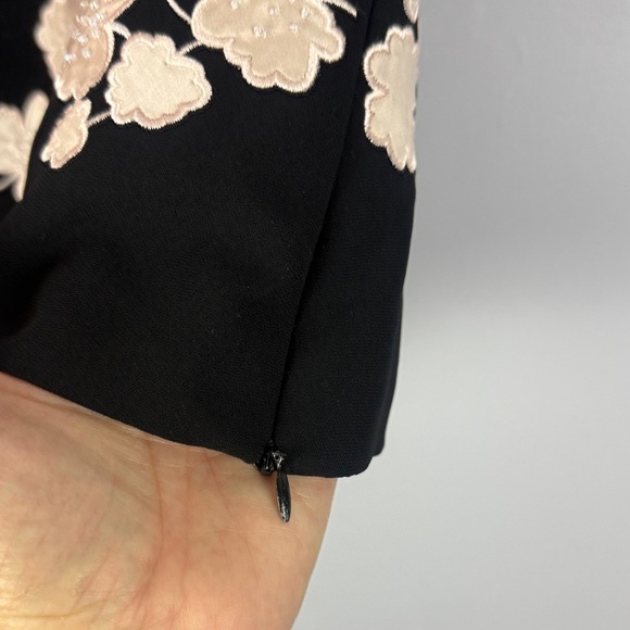 Maggy London Vintage Black Top Cream Floral Appliqué Sleeveless Top Size 12 - Picture 8 of 10